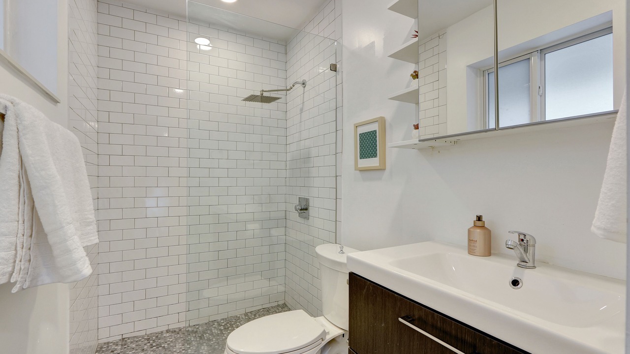 Photo of Bathroom in Golden Glades