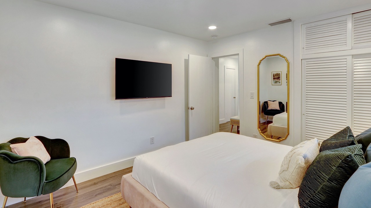 Photo of Bedroom in Golden Glades