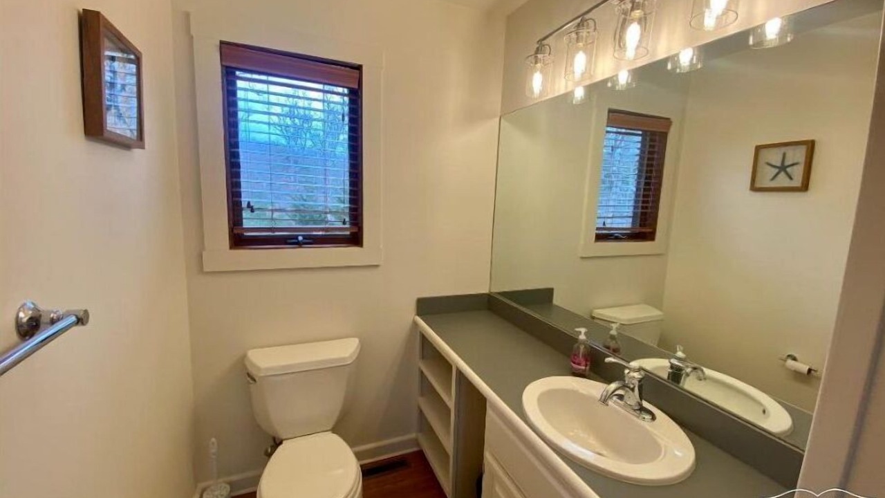Photo of Bathroom in Lagoon Heights