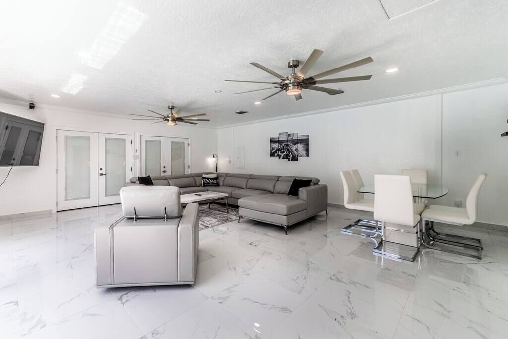 Photo of Livingroom in Bay Area