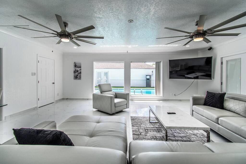 Photo of Livingroom in Bay Area