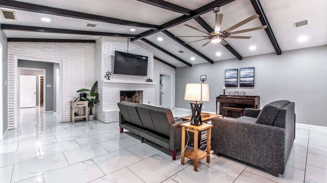 Photo of Livingroom in Bay Area