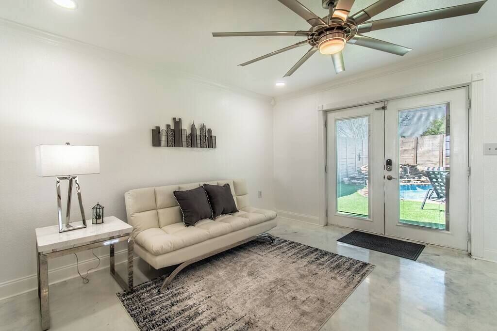 Photo of Livingroom in Bay Area