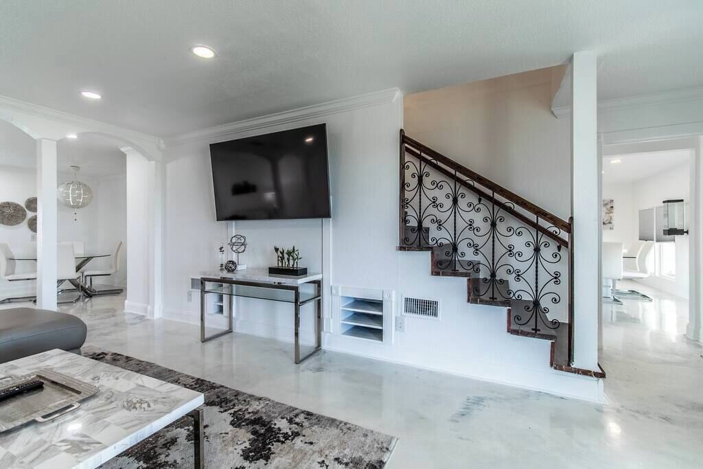 Photo of Livingroom in Bay Area