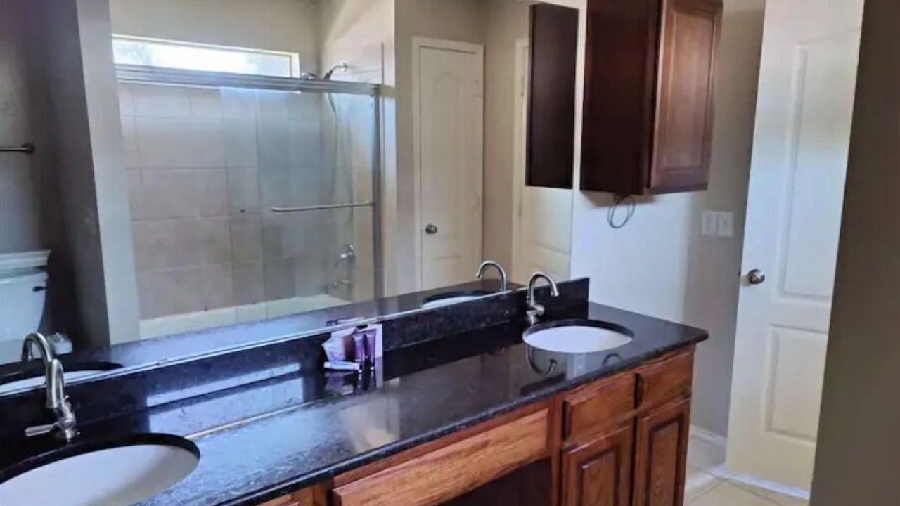 Photo of Bathroom in Justin