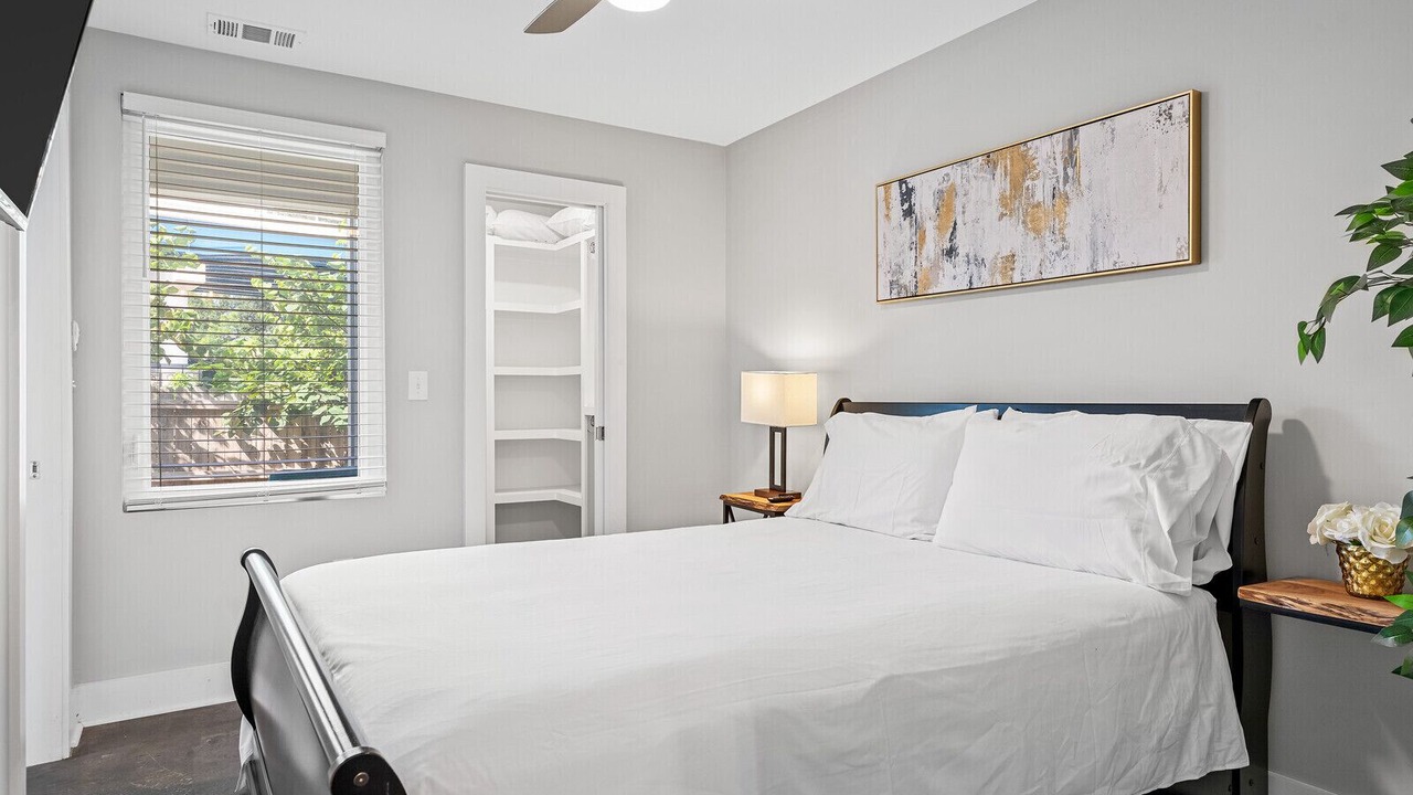 Photo of Bedroom in Hadley - Washington