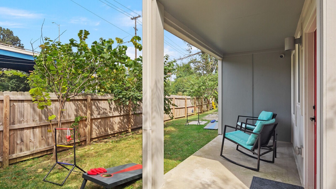 Photo of Patio Balcony in Hadley - Washington