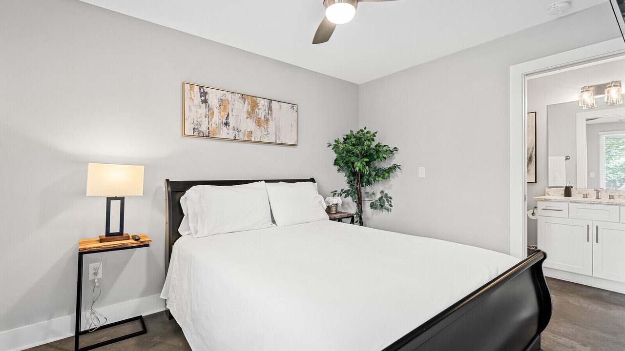Photo of Bedroom in Hadley - Washington