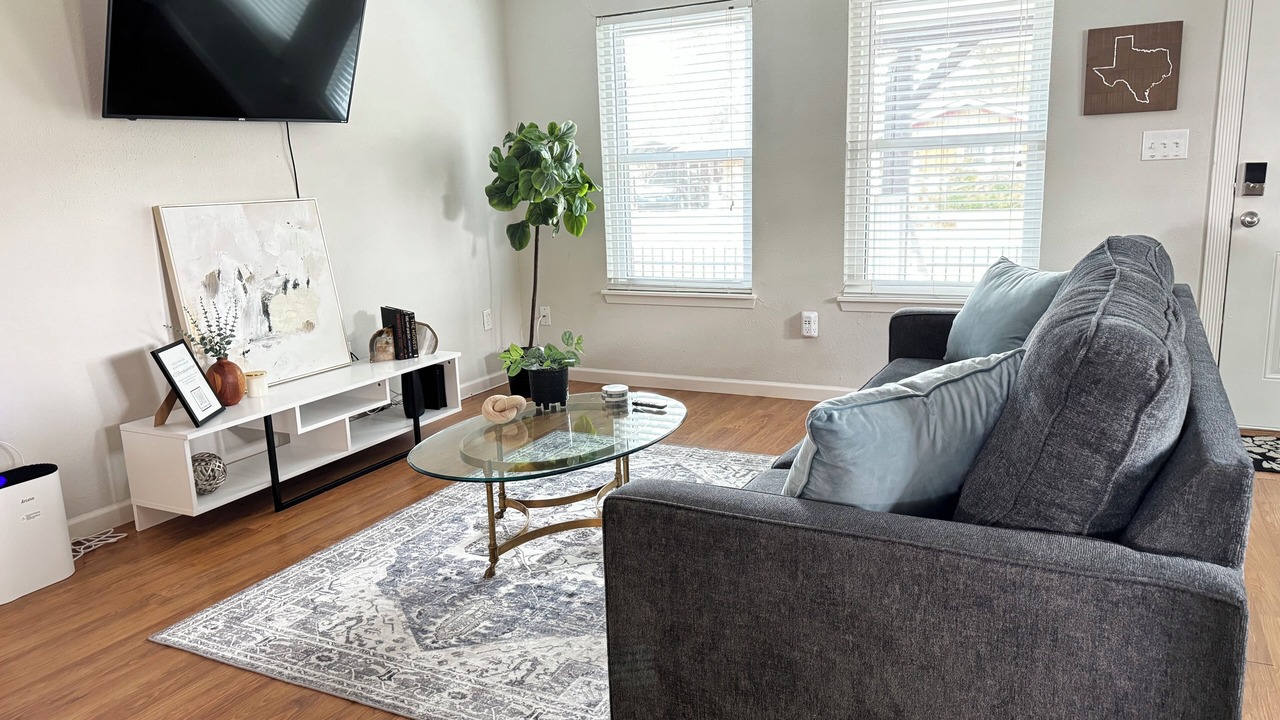 Photo of Livingroom in Spring