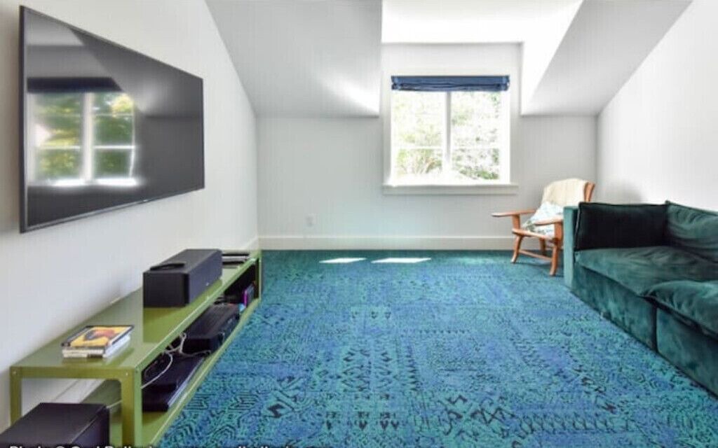 Photo of Livingroom in Bellport