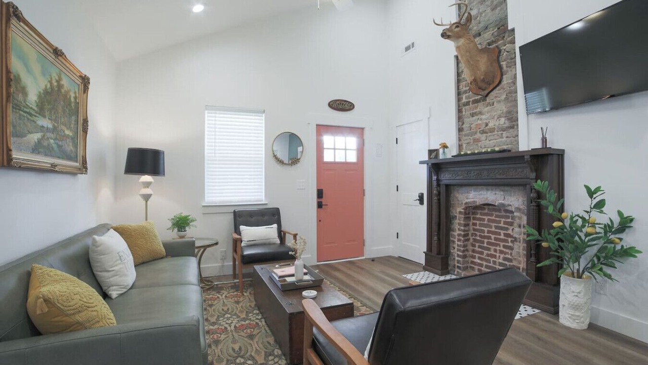 Photo of Livingroom in Northside