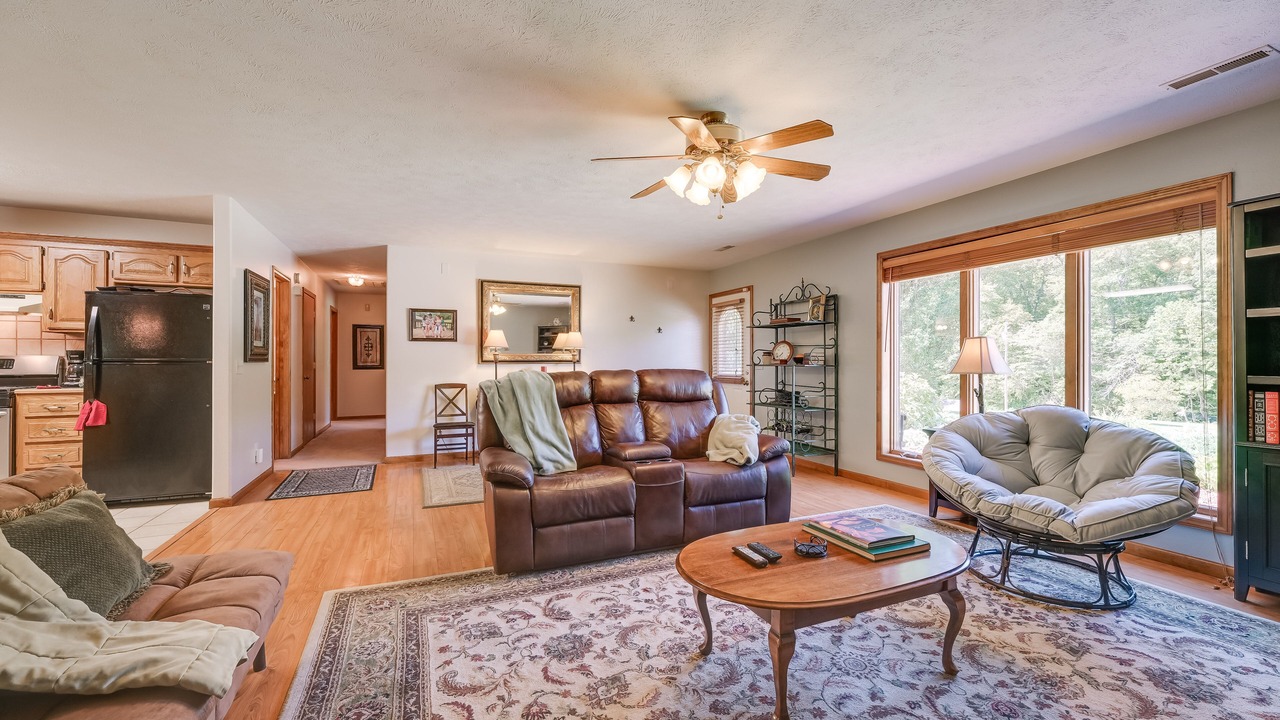 Photo of Livingroom in Squires