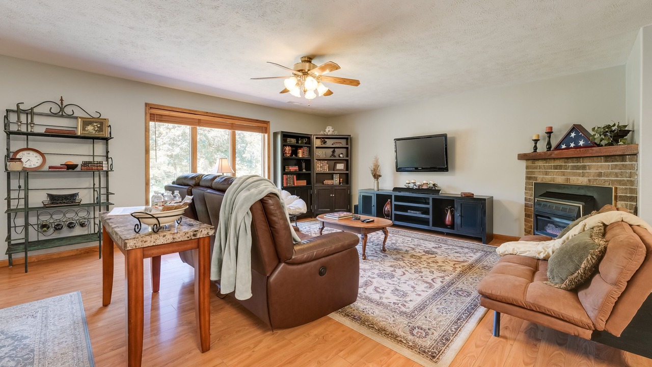 Photo of Livingroom in Squires