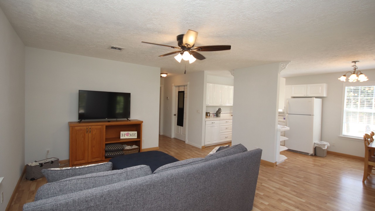 Photo of Livingroom in Spring