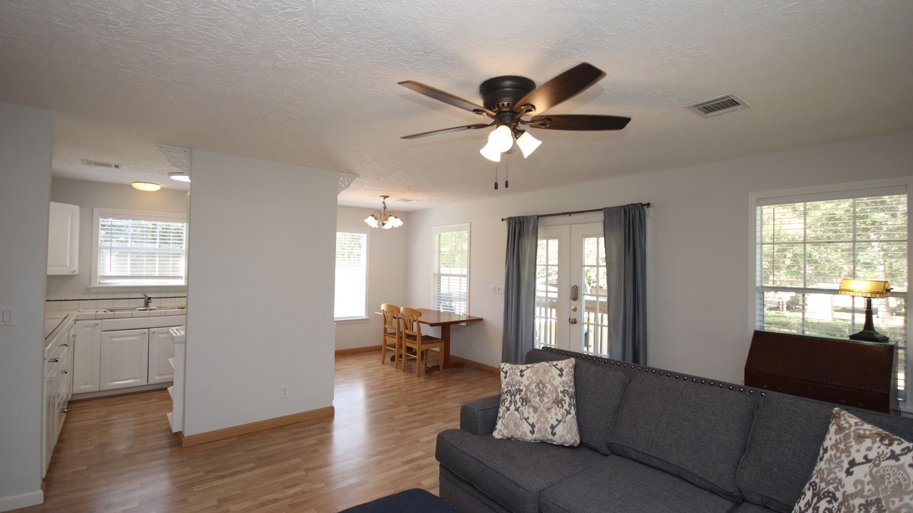 Photo of Livingroom in Spring