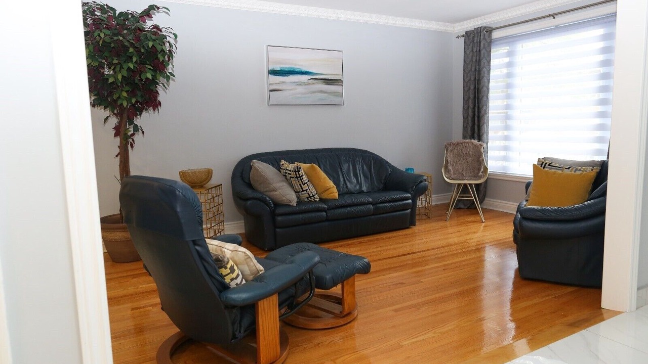 Photo of Livingroom in Laval-des-Rapides