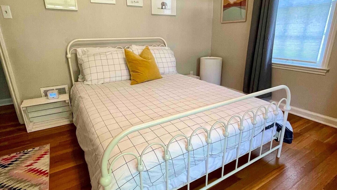 Photo of Bedroom in Waveland Park