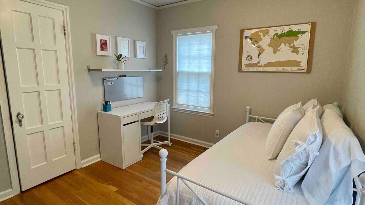 Photo of Bedroom in Waveland Park