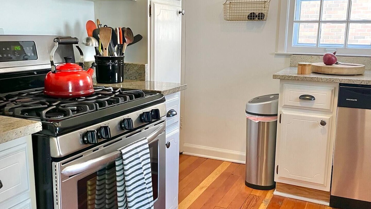 Photo of Kitchen in Waveland Park