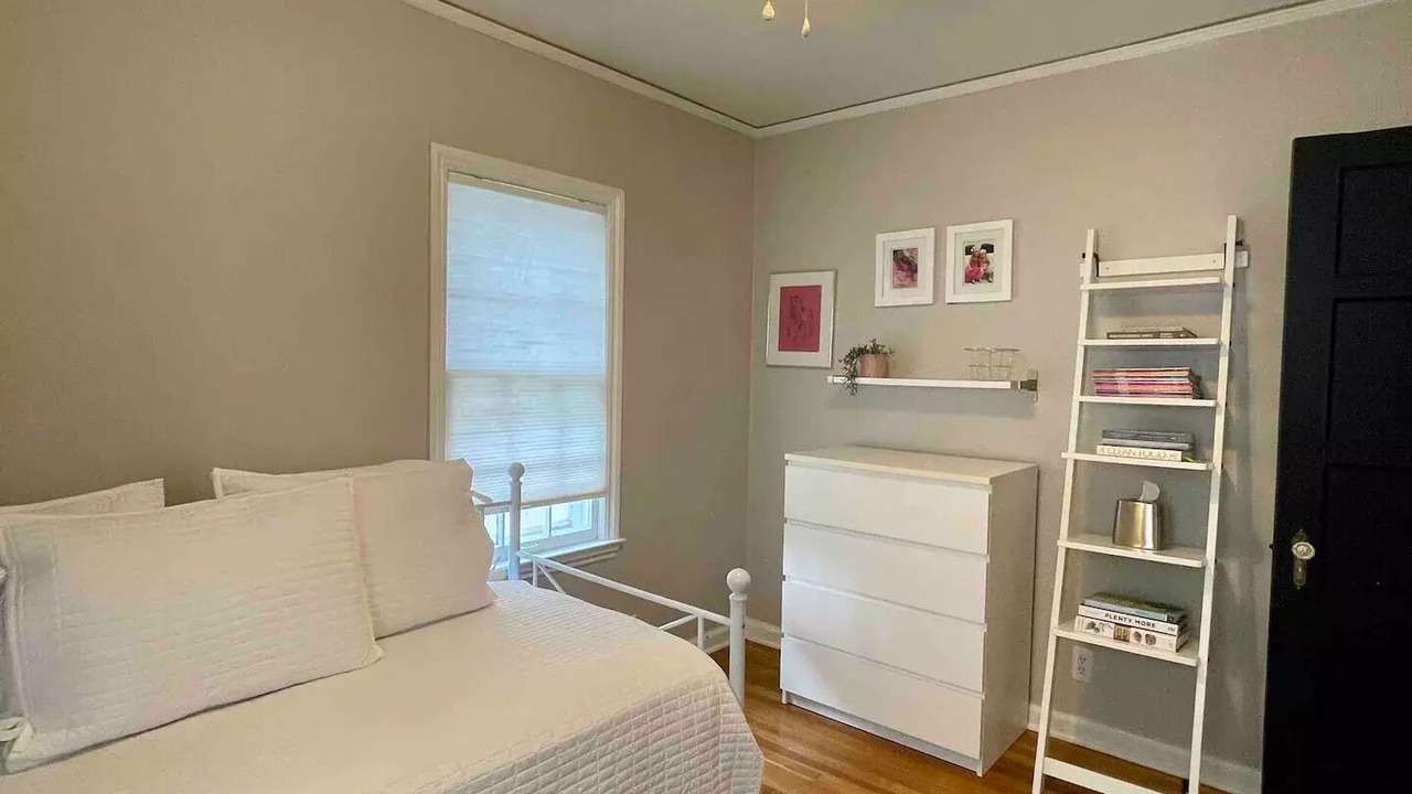 Photo of Bedroom in Waveland Park