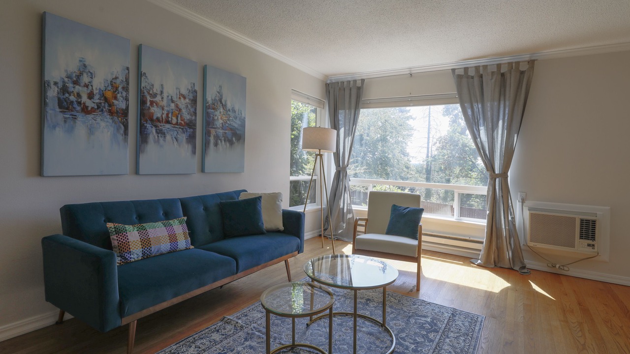 Photo of Livingroom in West Slope