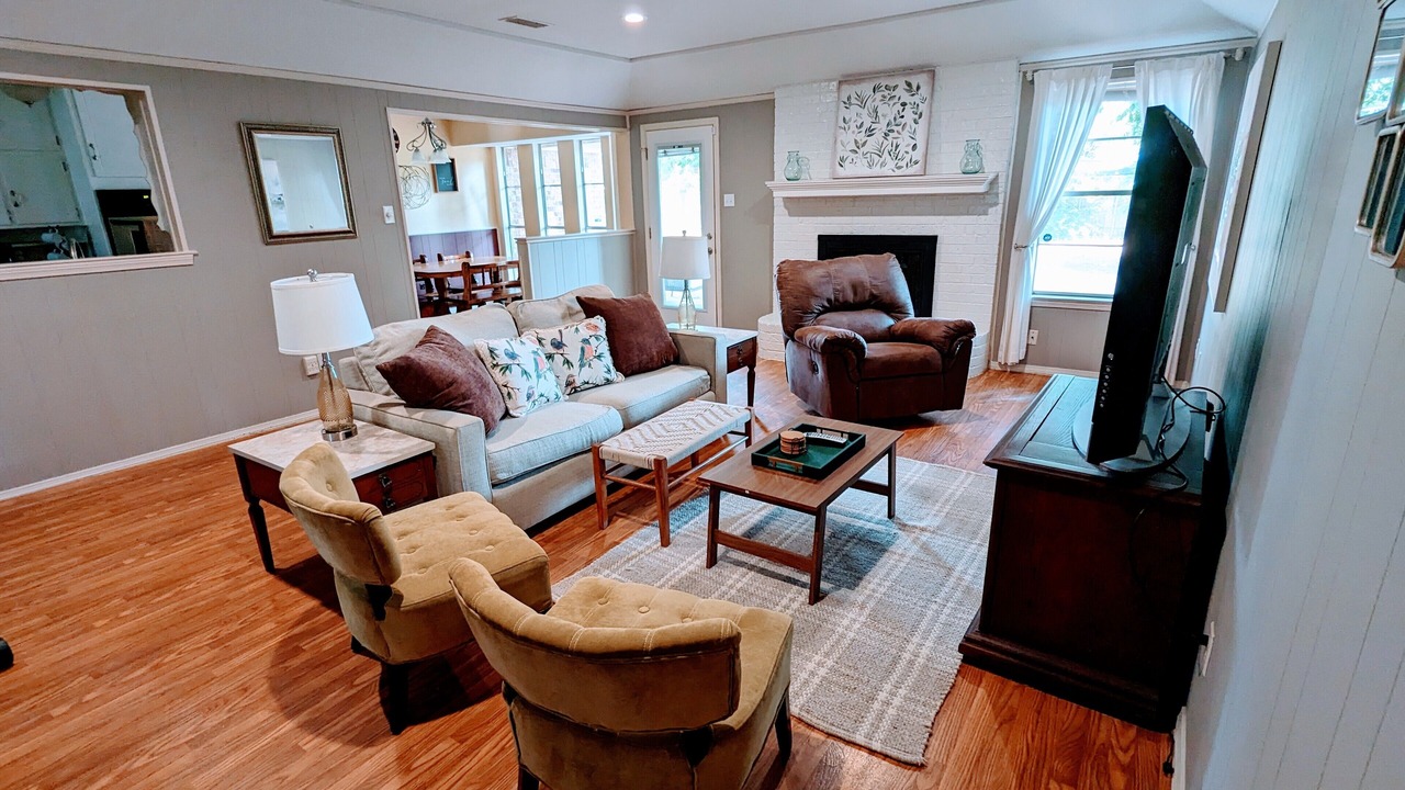 Photo of Livingroom in North Richland Hills