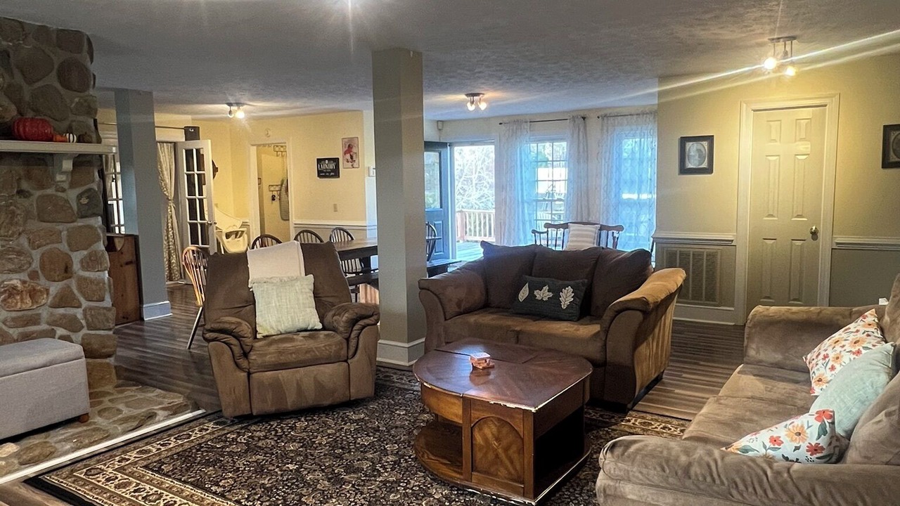Photo of Livingroom in Dundas