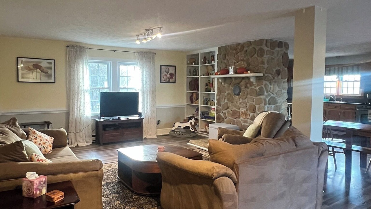 Photo of Livingroom in Dundas