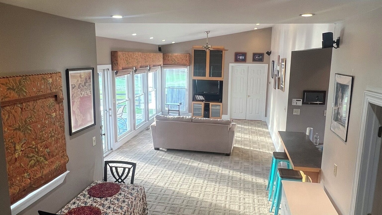 Photo of Livingroom in Dundas