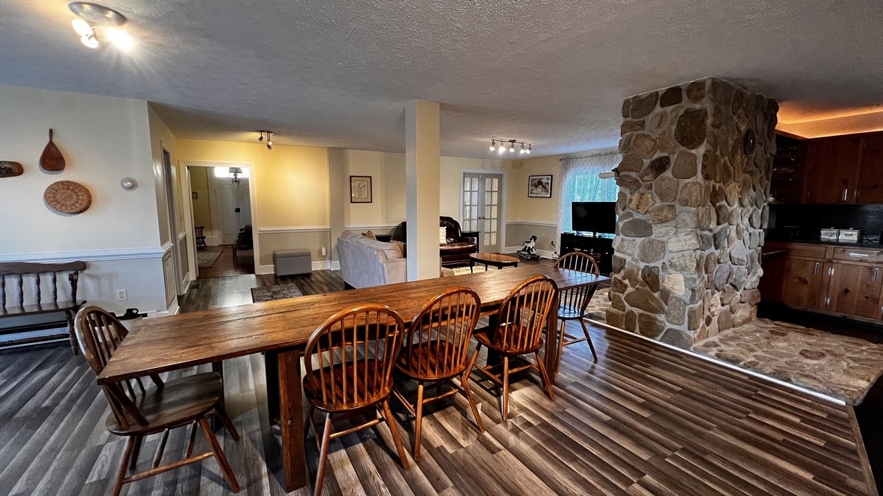 Photo of Livingroom in Dundas