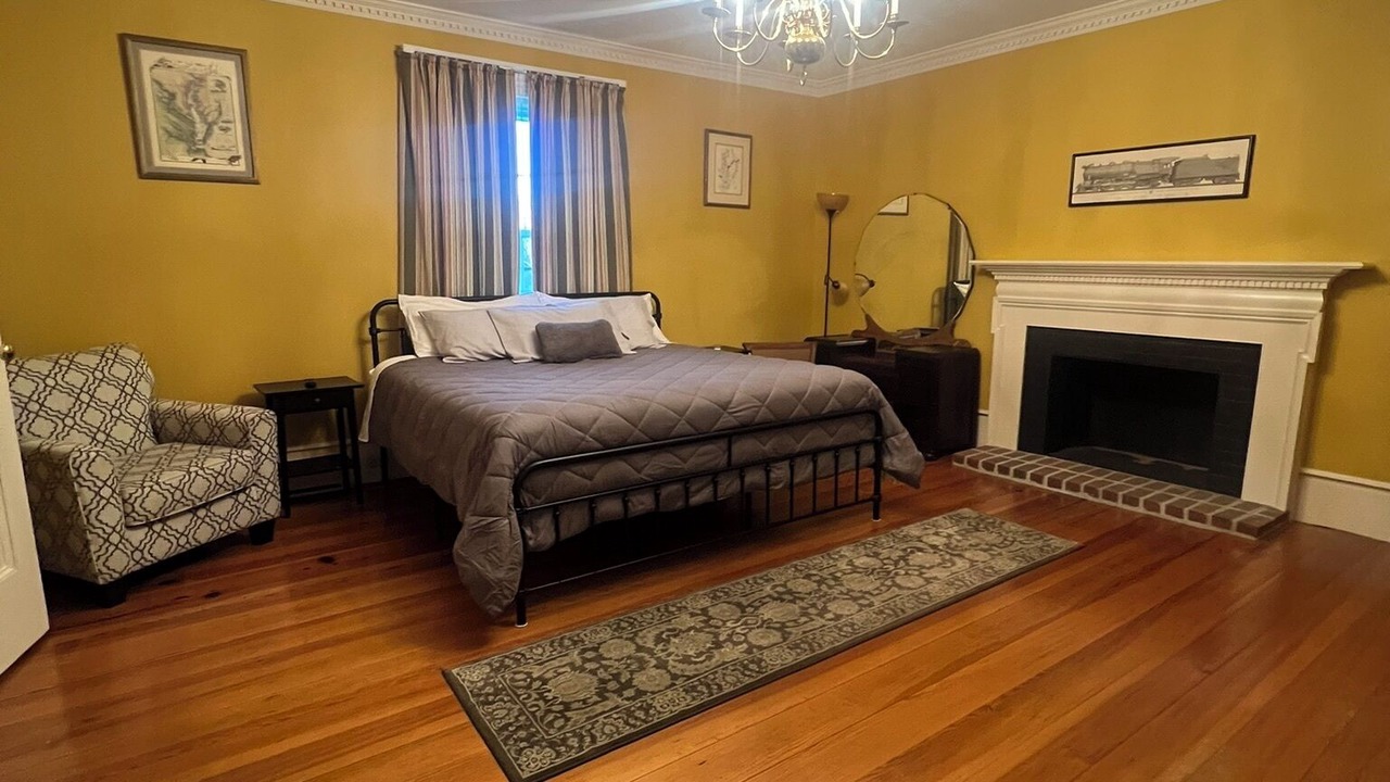 Photo of Bedroom in Dundas
