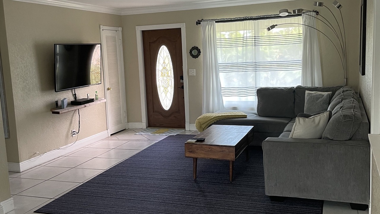 Photo of Livingroom in Tropic Palms