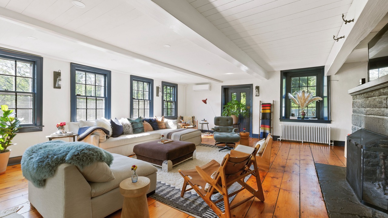 Photo of Livingroom in Kingston