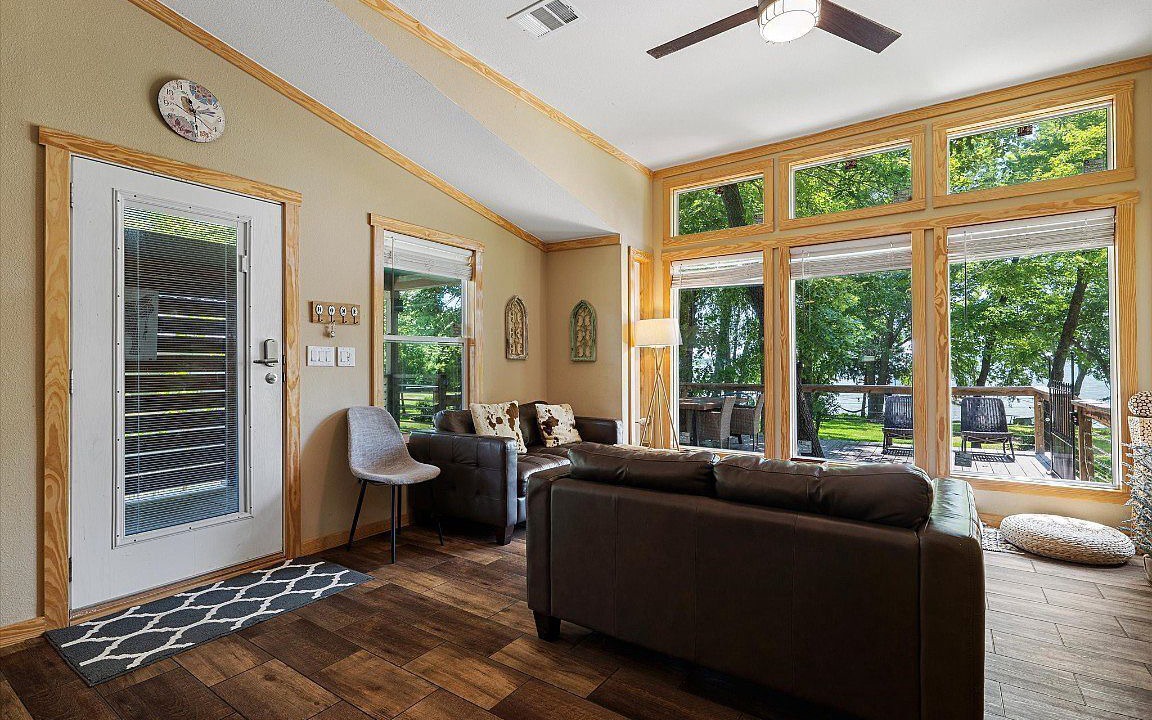 Photo of Livingroom in Quinlan