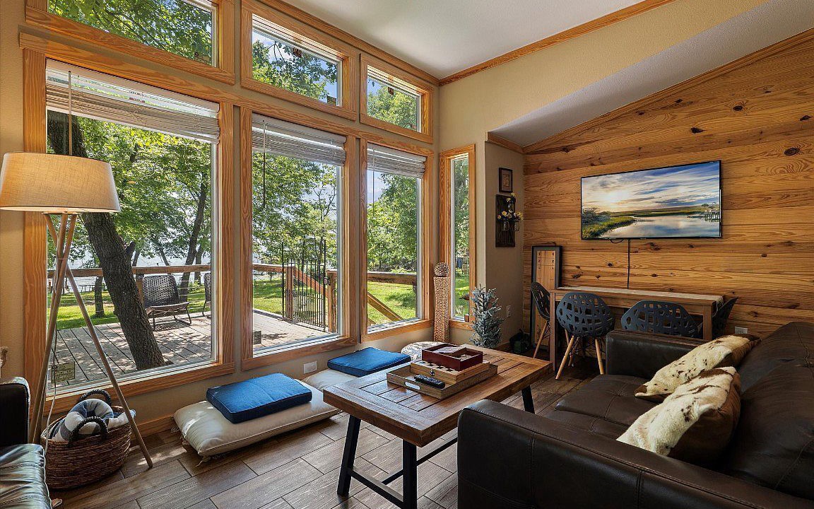 Photo of Livingroom in Quinlan