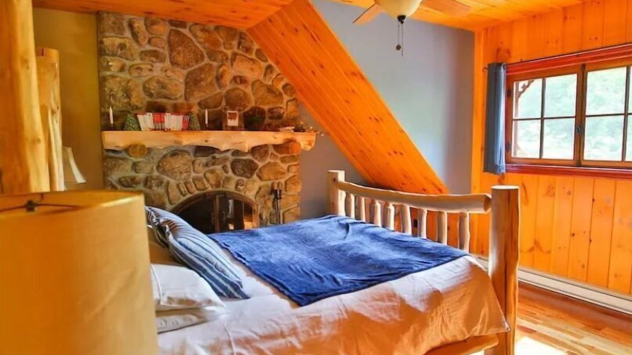 Photo of Bedroom in Grenville-sur-la-Rouge