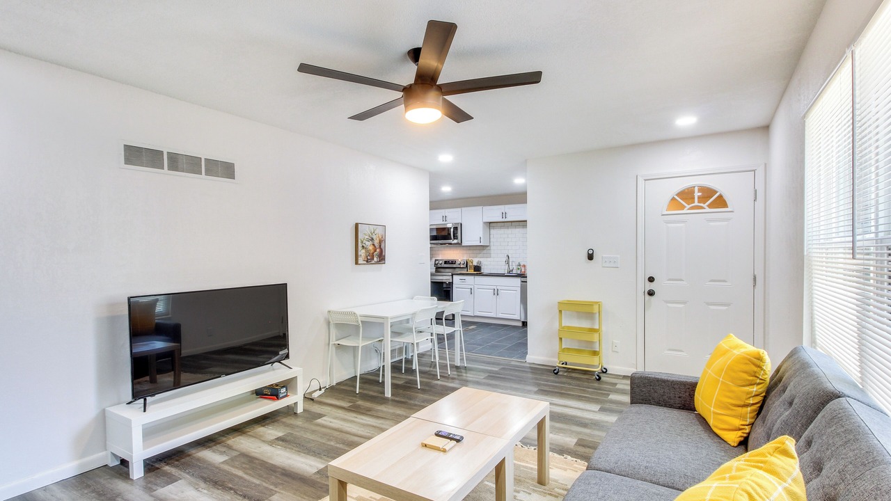 Photo of Livingroom in Lenexa