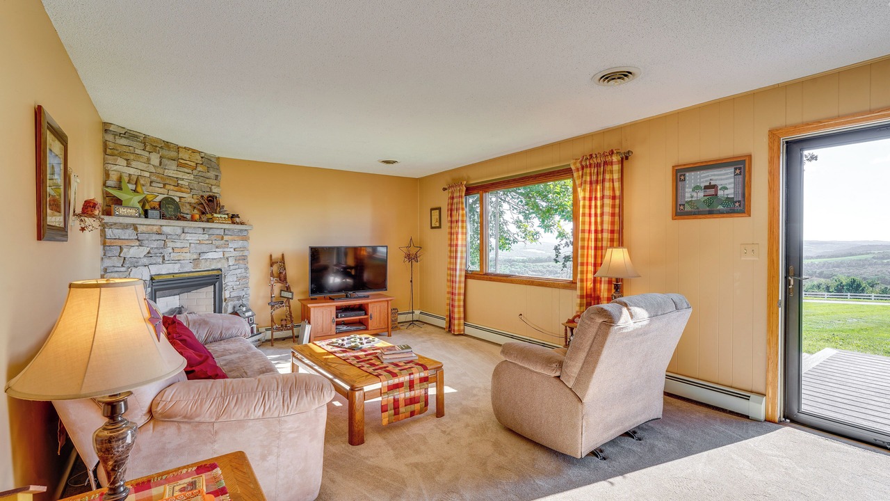 Photo of Livingroom in Muncy