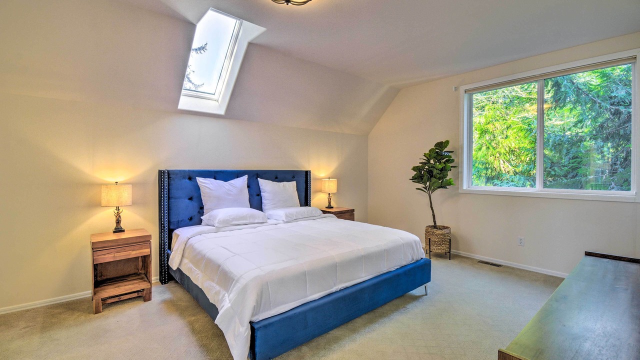 Photo of Bedroom in Hansville