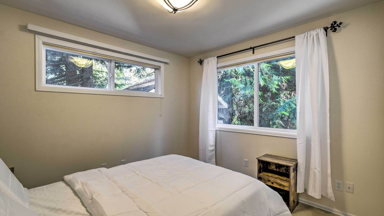 Photo of Bedroom in Hansville