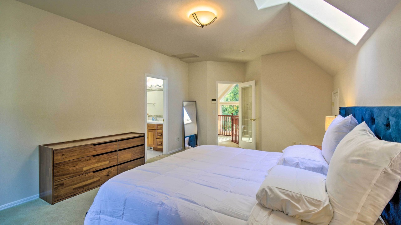 Photo of Bedroom in Hansville