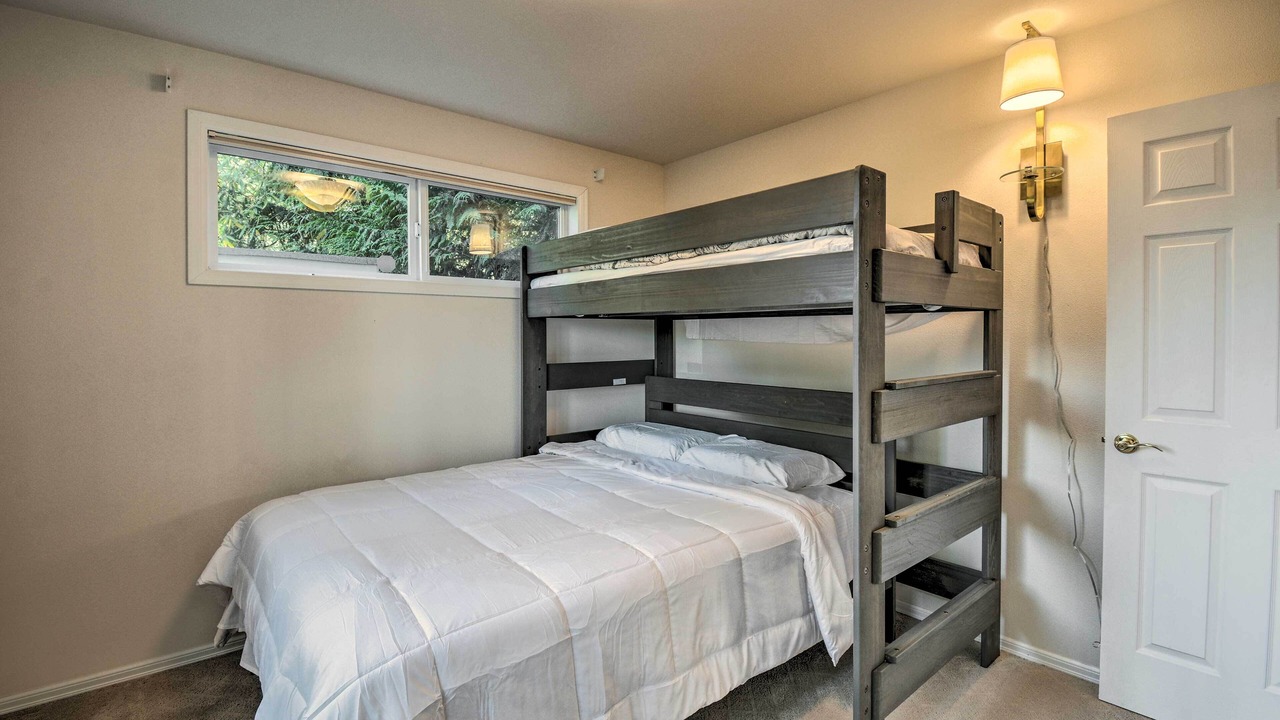 Photo of Bedroom in Hansville