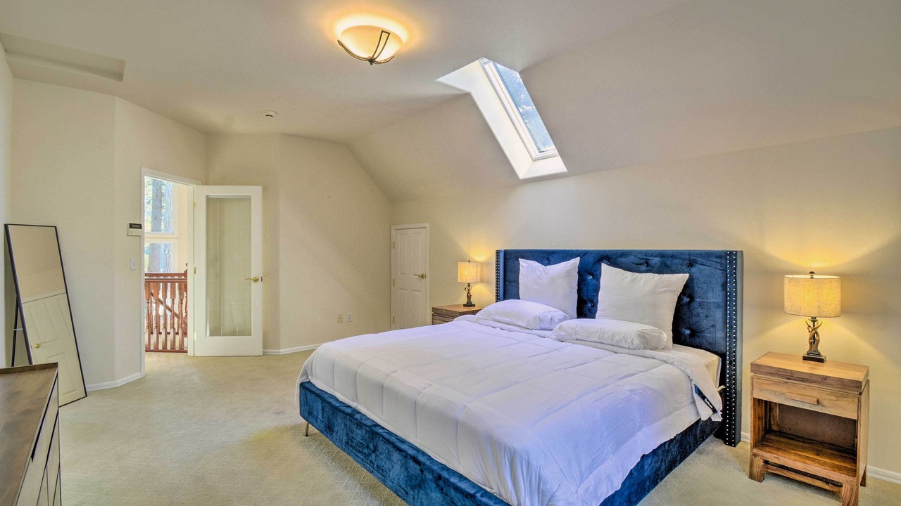 Photo of Bedroom in Hansville