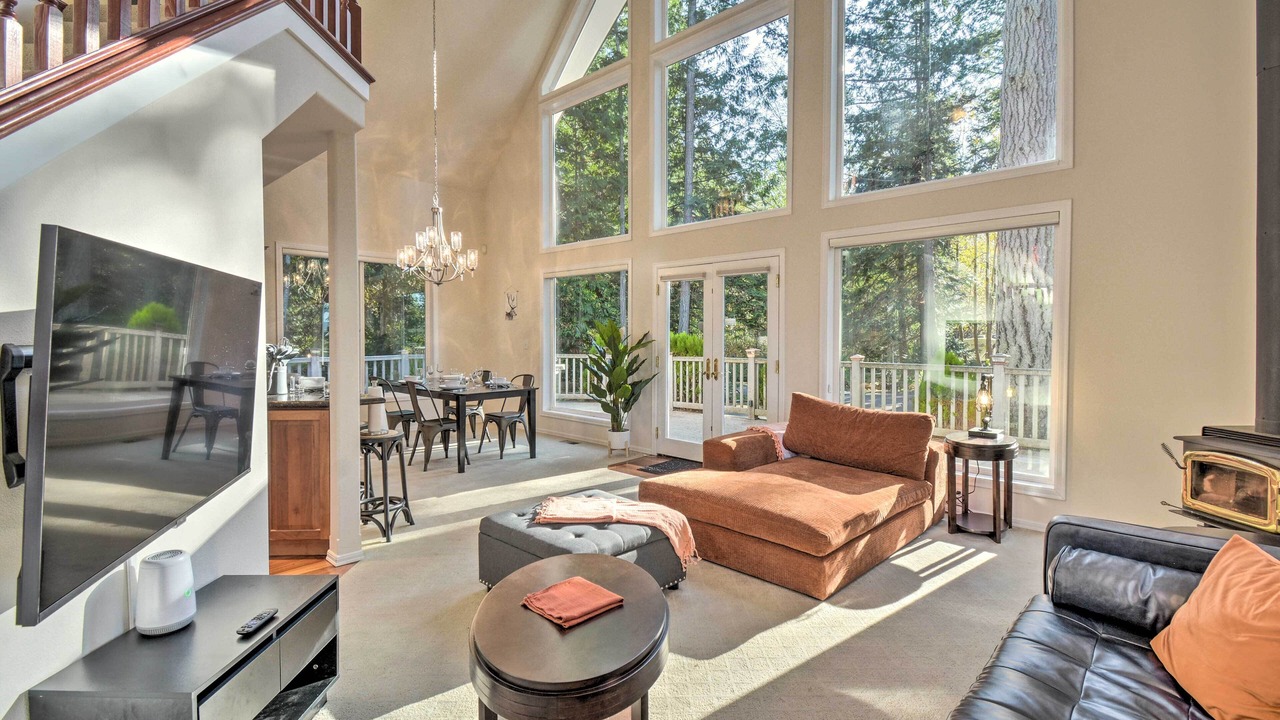 Photo of Livingroom in Hansville