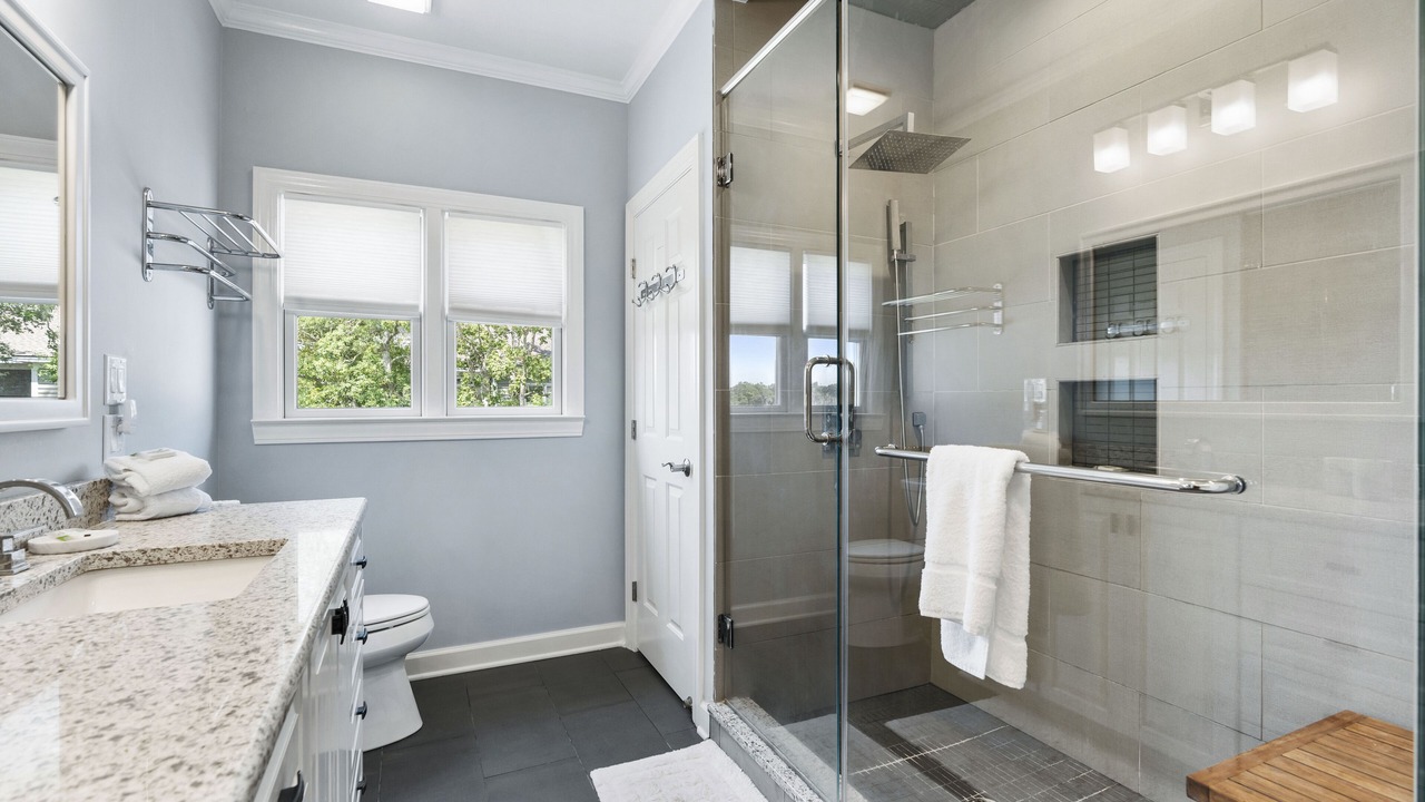 Photo of Bathroom in Debordieu Colony