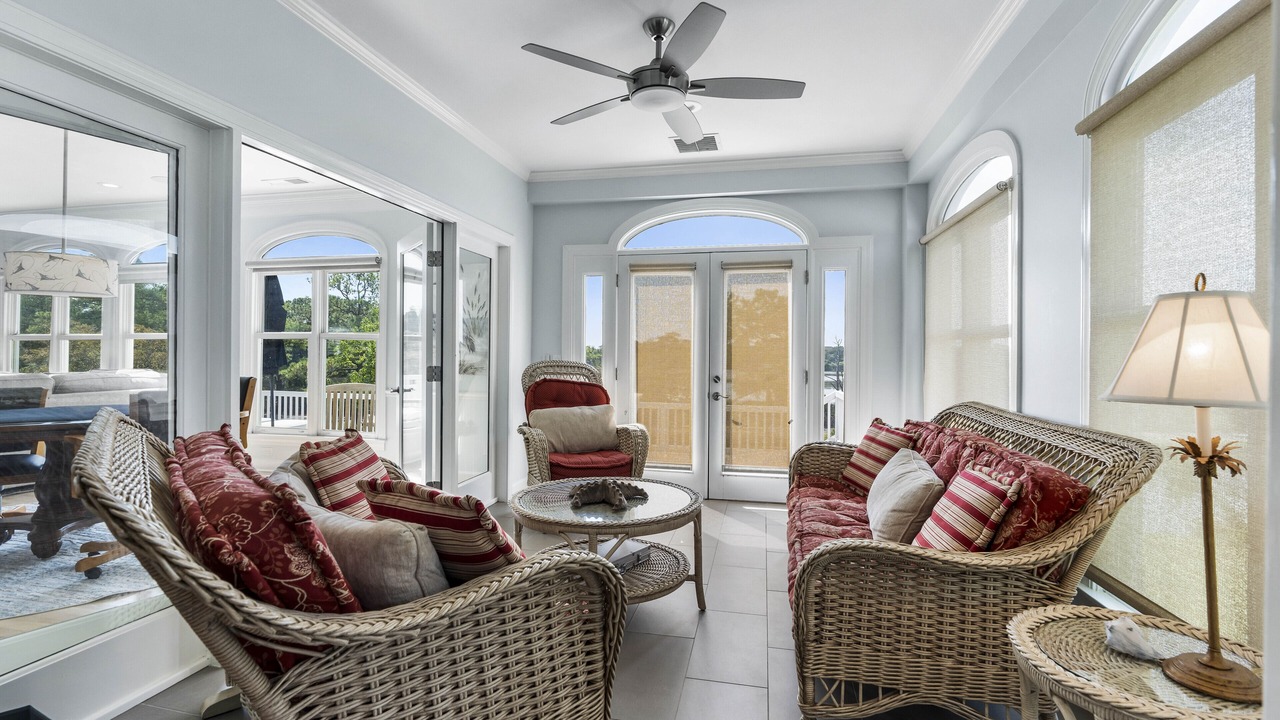 Photo of Livingroom in Debordieu Colony