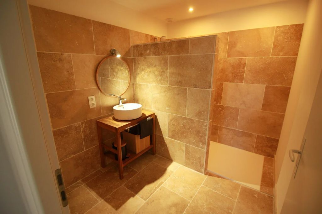 Photo of Bathroom in Le Somail