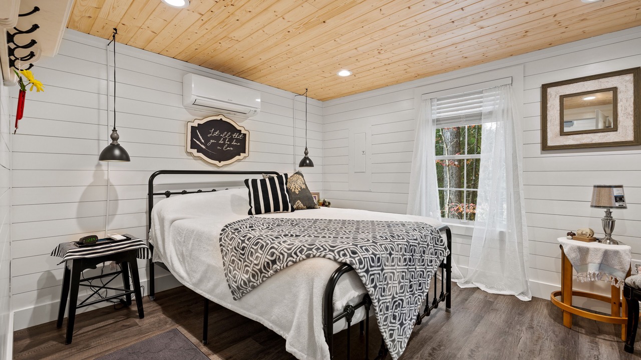 Photo of Bedroom in Luray