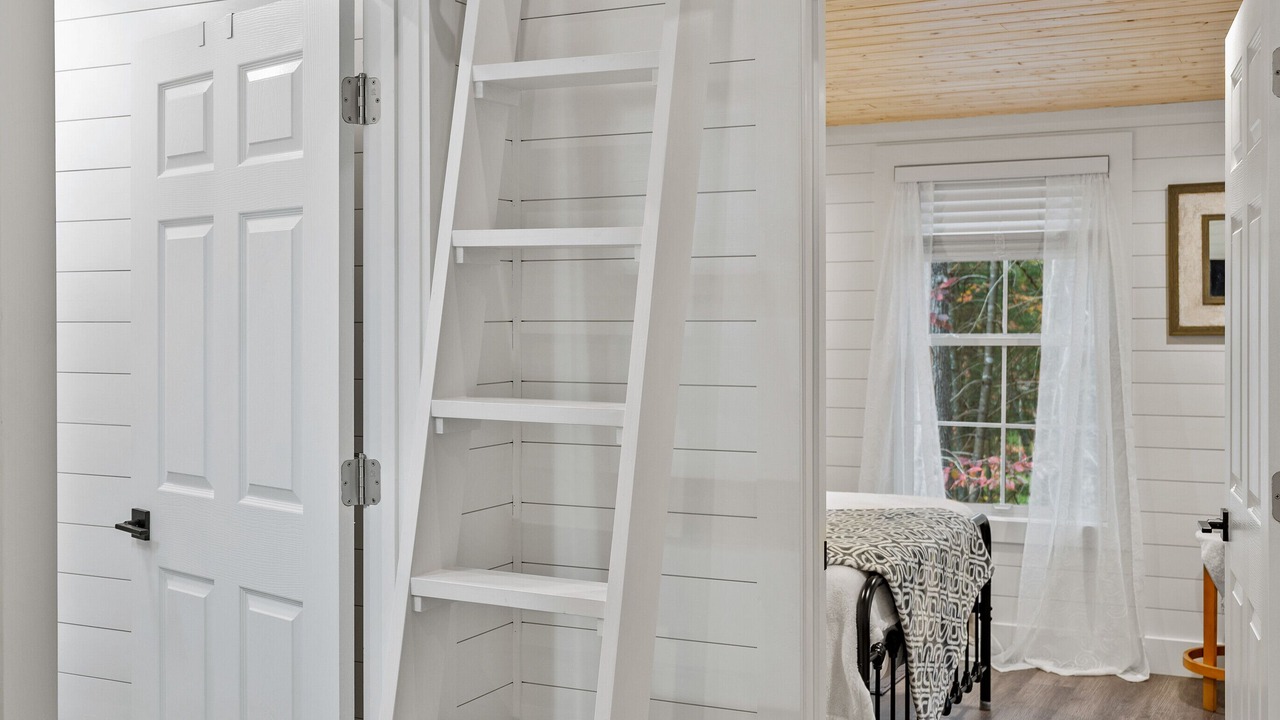 Photo of Bedroom in Luray