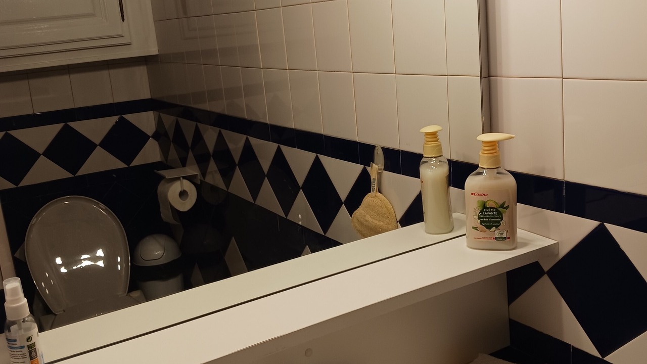 Photo of Bathroom in Port-Vendres
